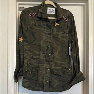 Green Utility Jacket with Embroidered Details and Relaxed Fit